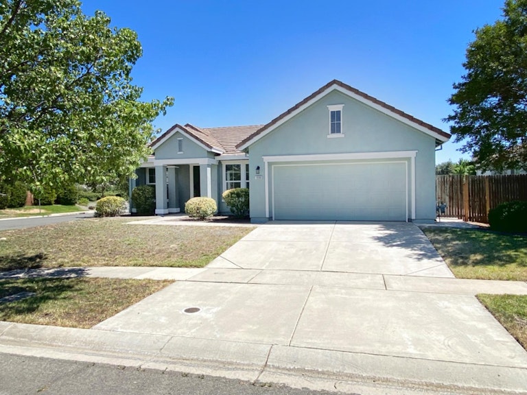 Photo 1 of 19 - 1166 Secret Lake Trl, Plumas Lake, CA 95961