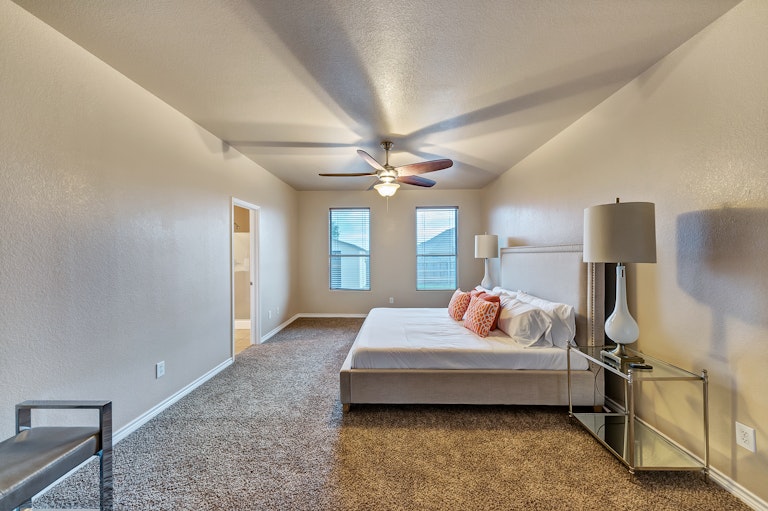 Photo 17 of 29 - 1409 Dun Horse Dr, Haslet, TX 76052