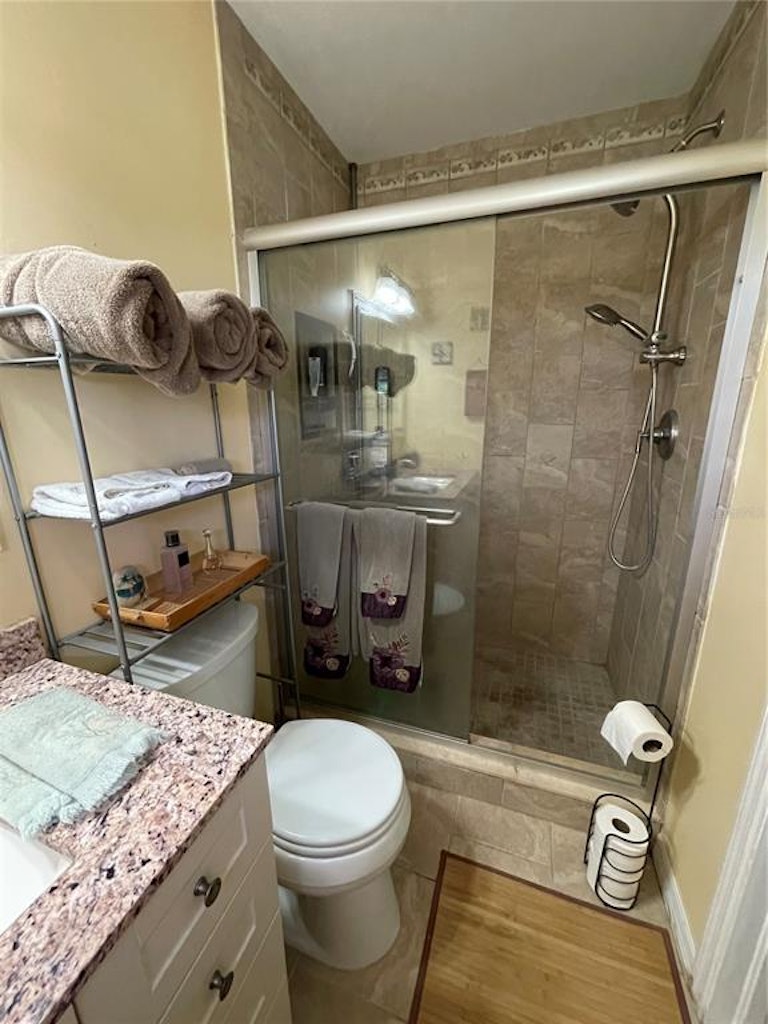 Photo 12 of 19 - 6325 Jamaica Cir E, Apollo Beach, FL 33572
