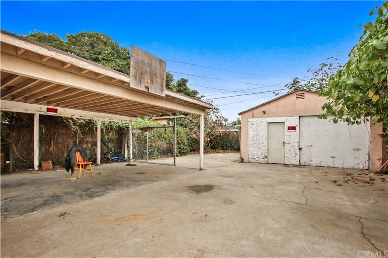 Photo 16 of 18 - 226 E 88th Pl, Los Angeles, CA 90003