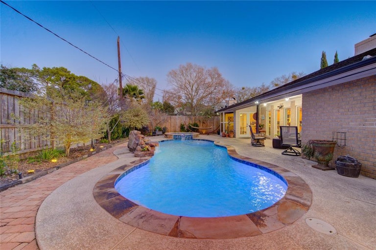 Photo 29 of 32 - 14118 Barryknoll Ln, Houston, TX 77079
