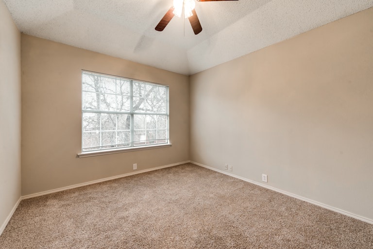 Photo 22 of 28 - 1921 Companion Way, Arlington, TX 76006