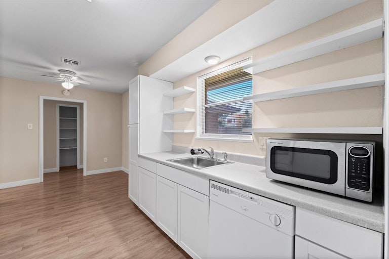 Photo 11 of 25 - 302 E 40th 1/2 St, Houston, TX 77018