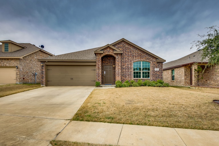 Photo 1 of 21 - 2108 Meadow View Dr, Princeton, TX 75407