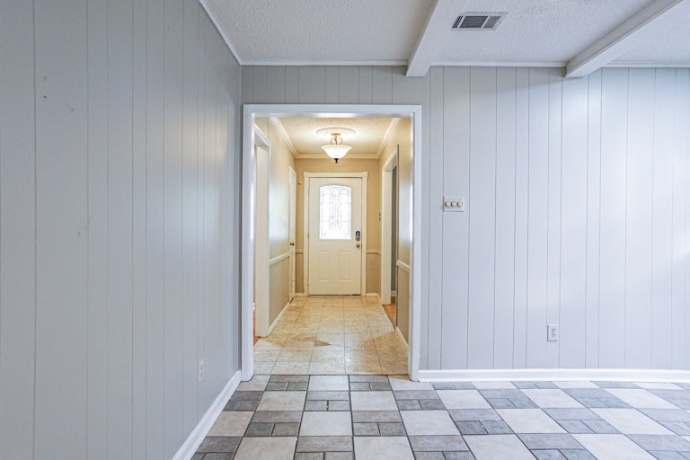 Photo 11 of 23 - 6425 Trail Lake Dr, Fort Worth, TX 76133