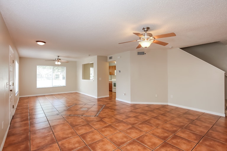 Photo 4 of 25 - 12917 Jessup Watch Pl, Riverview, FL 33579