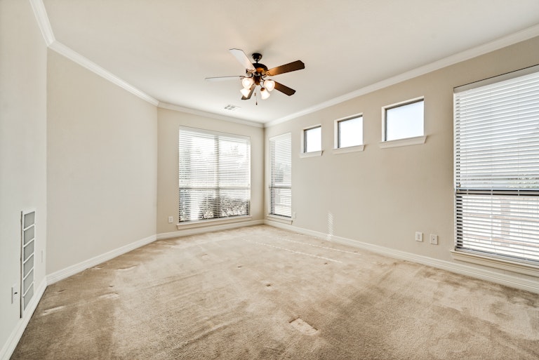 Photo 18 of 26 - 4310 Bluffview Dr, Sachse, TX 75048