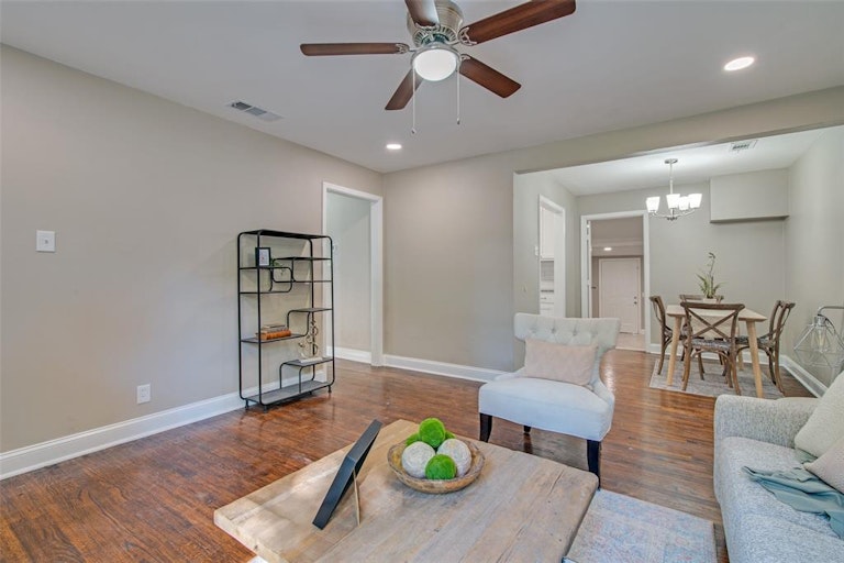Photo 4 of 25 - 1109 Belmont Dr, Garland, TX 75040