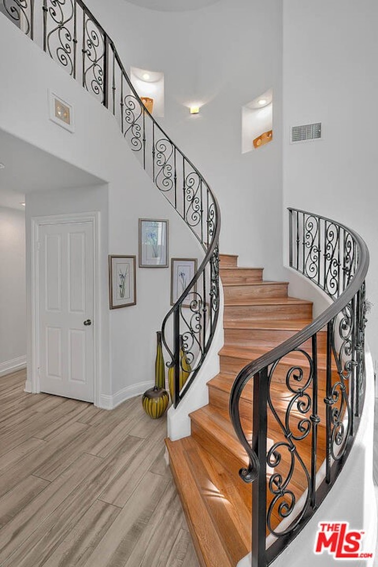 Photo 33 of 54 - 14826 Otsego St, Sherman Oaks, CA 91403