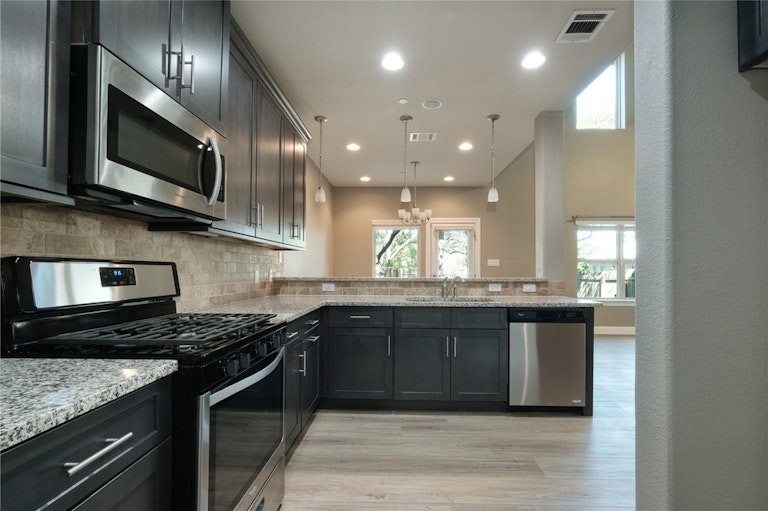 Photo 10 of 29 - 2304 S Lakeline Blvd #401, Cedar Park, TX 78613