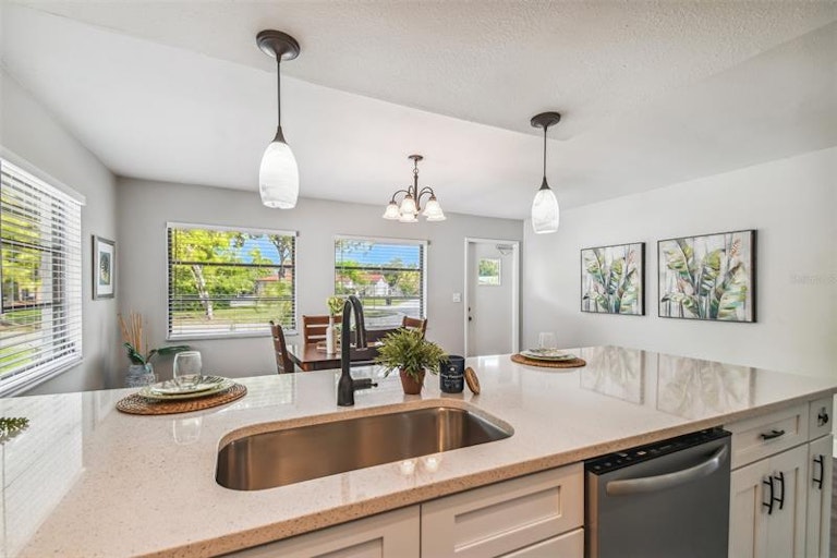 Photo 20 of 42 - 8010 Diagonal Rd N, Saint Petersburg, FL 33702