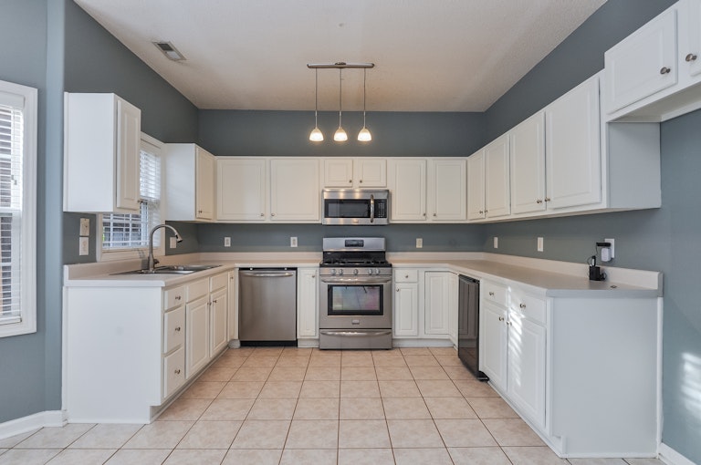 Photo 2 of 25 - 121 Danesway Dr, Holly Springs, NC 27540