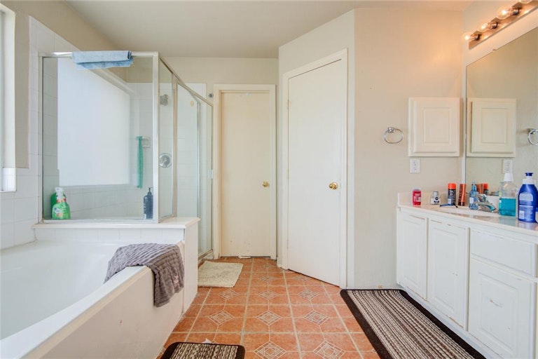 Photo 37 of 50 - 16651 Keegans Ridge Way Dr, Houston, TX 77083