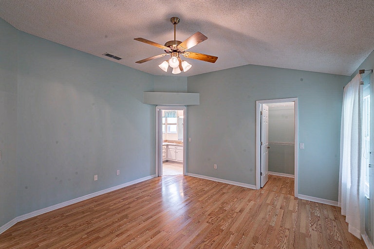 Photo 19 of 31 - 1044 Soledad Way, Lady Lake, FL 32159