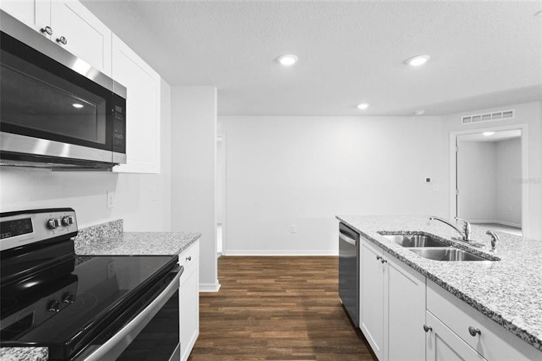 Photo 11 of 29 - 426 Mallard Ln, Kissimmee, FL 34759