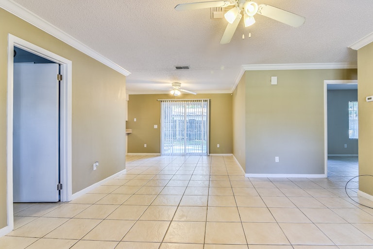 Photo 7 of 22 - 702 Briarwood Dr, Winter Springs, FL 32708