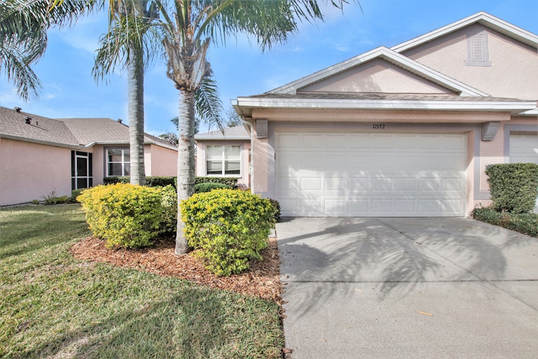 Photo 1 of 17 - 11572 Captiva Kay Dr, Riverview, FL 33569