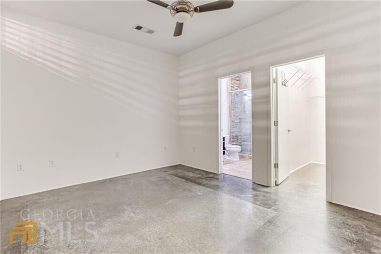 Photo 14 of 37 - 560 Dutch Valley Rd NE #2212, Atlanta, GA 30324