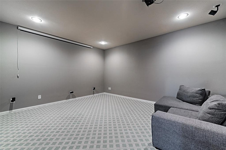 Photo 28 of 32 - 204 Vagon Castle Ln, Lewisville, TX 75056