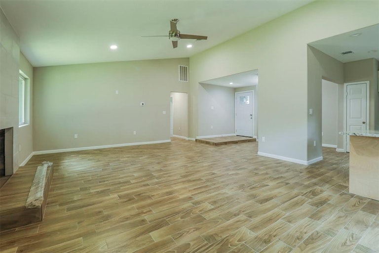 Photo 5 of 20 - 16927 Paint Rock Rd, Friendswood, TX 77546