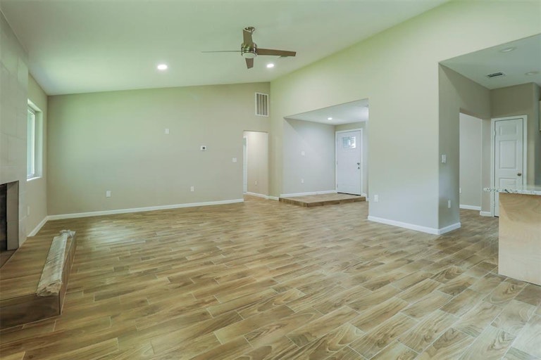 Photo 5 of 20 - 16927 Paint Rock Rd, Friendswood, TX 77546