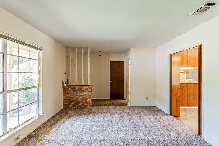 Photo 9 of 19 - 4122 Modena Dr, San Antonio, TX 78218