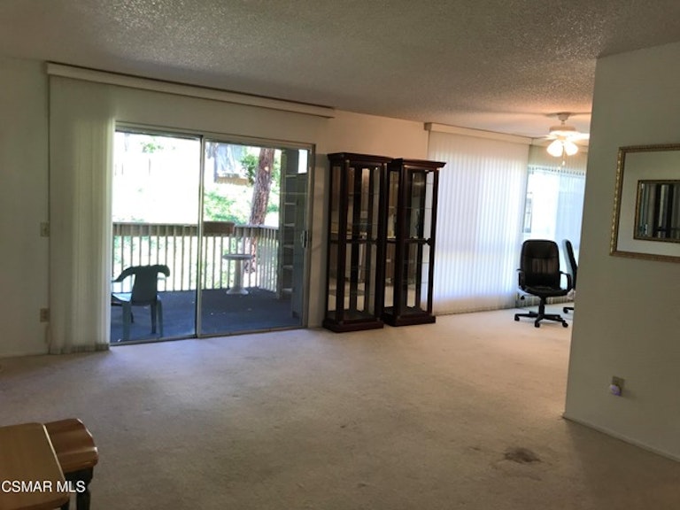 Photo 2 of 7 - 255 Sequoia Ct #21, Thousand Oaks, CA 91360