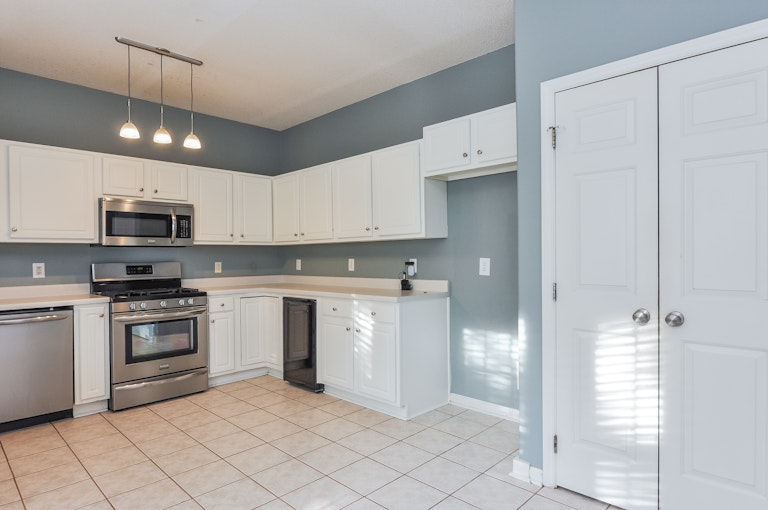 Photo 10 of 25 - 121 Danesway Dr, Holly Springs, NC 27540