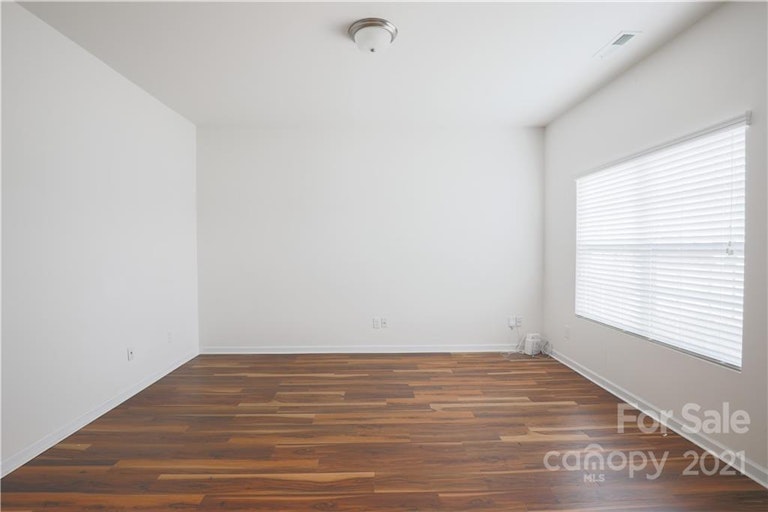 Photo 14 of 17 - 3041 S Devon St, Charlotte, NC 28213