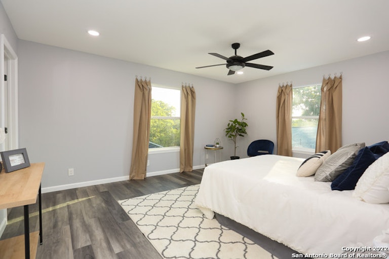 Photo 12 of 34 - 1511 Texas Ave, San Antonio, TX 78201