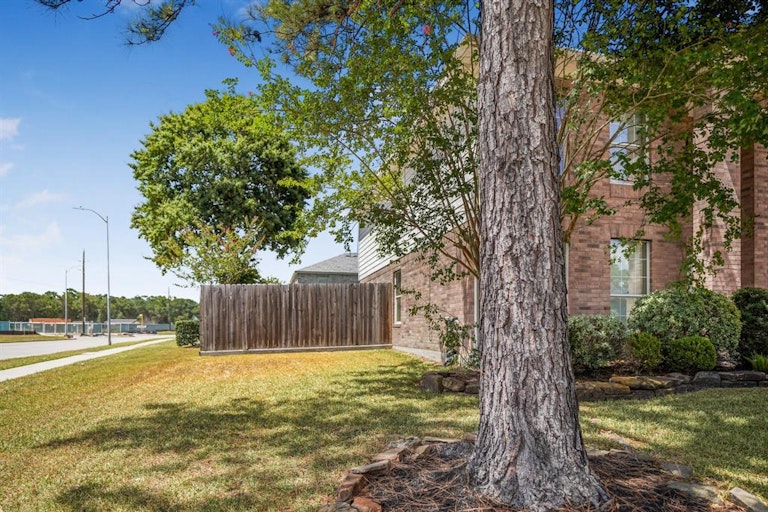 Photo 7 of 42 - 403 Mystic Glen Loop, Kingwood, TX 77339