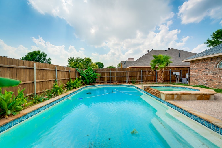 Photo 6 of 30 - 1403 Mapleview Dr, Carrollton, TX 75007