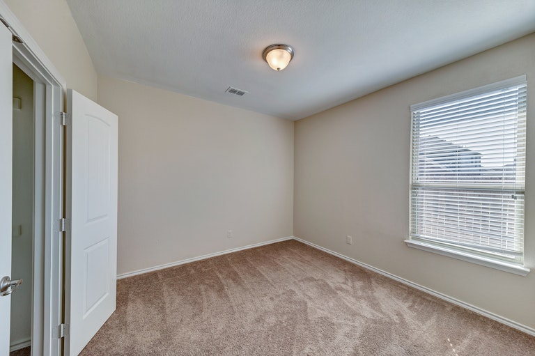 Photo 24 of 28 - 4701 Red Gate Cir, Keller, TX 76244