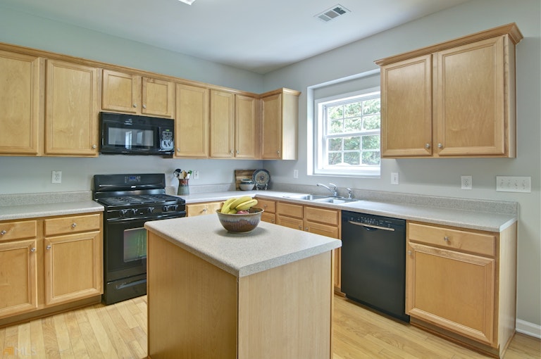 Photo 25 of 55 - 383 Windsong Way, Woodstock, GA 30188
