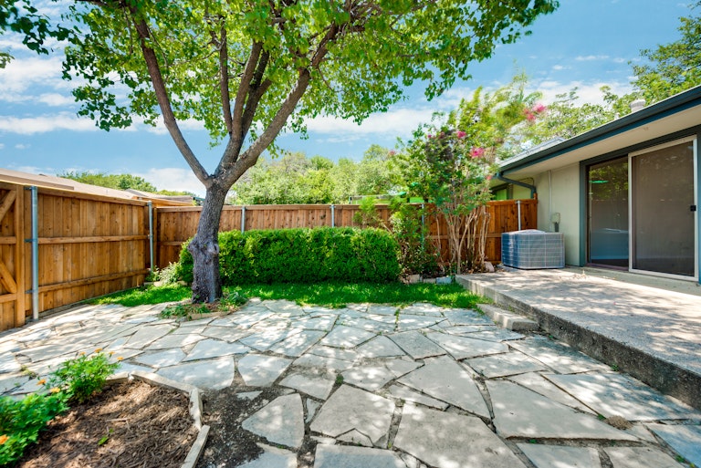 Photo 30 of 32 - 13740 Flagstone Ln, Dallas, TX 75240