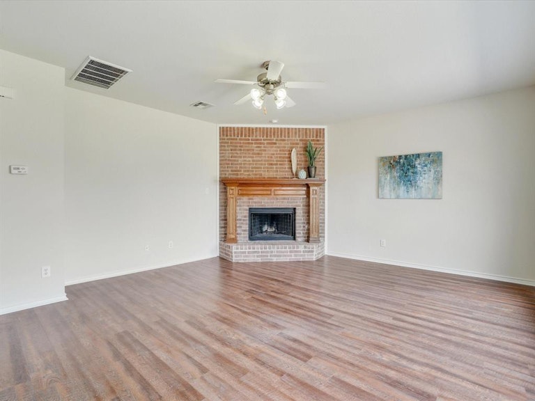Photo 13 of 36 - 3720 Neptune Cir, Frisco, TX 75033