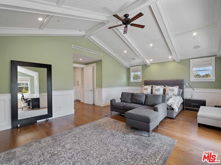Photo 26 of 41 - 5421 Norwich Ave, Sherman Oaks, CA 91411