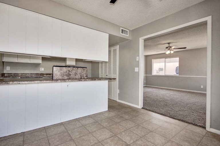 Photo 10 of 19 - 6977 W San Miguel Ave, Glendale, AZ 85303