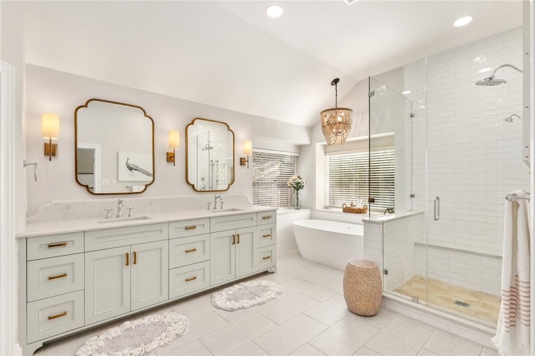 Photo 11 of 36 - 9903 Patrice Dr, Austin, TX 78750