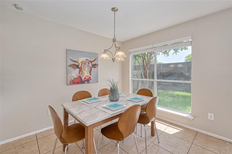 Photo 14 of 42 - 8706 Fondren Village Dr, Houston, TX 77071