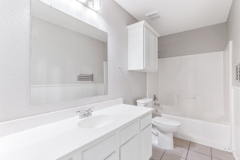 Photo 9 of 25 - 1500 6th Ave, Fort Worth, TX 76104