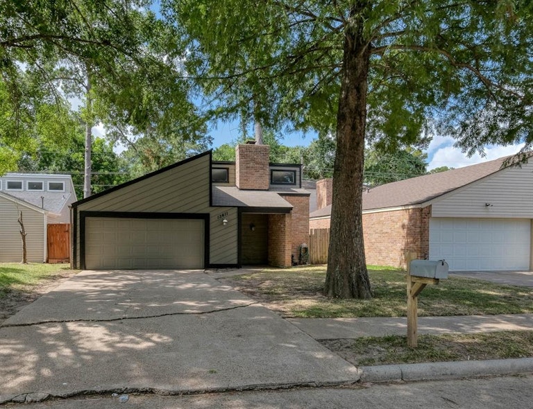 Photo 2 of 27 - 13411 Ravensway Dr, Cypress, TX 77429