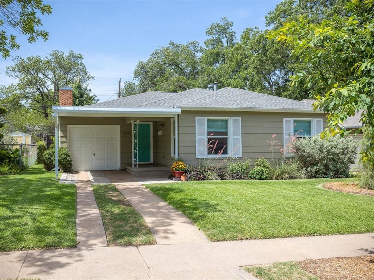 Photo 1 of 33 - 4028 Lovell Ave, Fort Worth, TX 76107