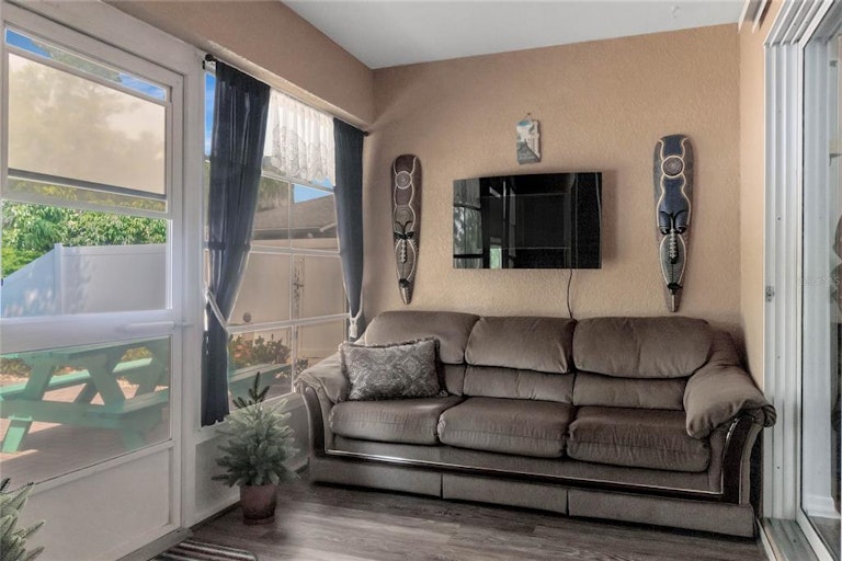 Photo 27 of 42 - 3420 Grenville Dr, Winter Haven, FL 33884
