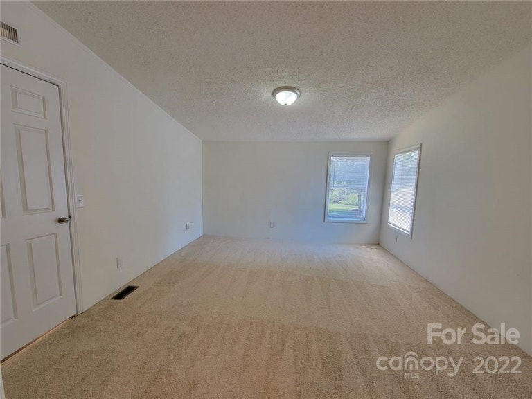 Photo 18 of 28 - 6036 Frazier Dr, Davidson, NC 28036
