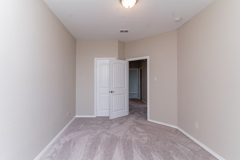 Photo 18 of 29 - 11112 Dunlavin Ct, Haslet, TX 76052