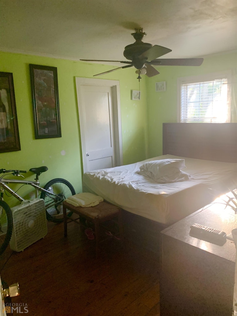 Photo 8 of 12 - 1876 Connally Dr, Atlanta, GA 30344