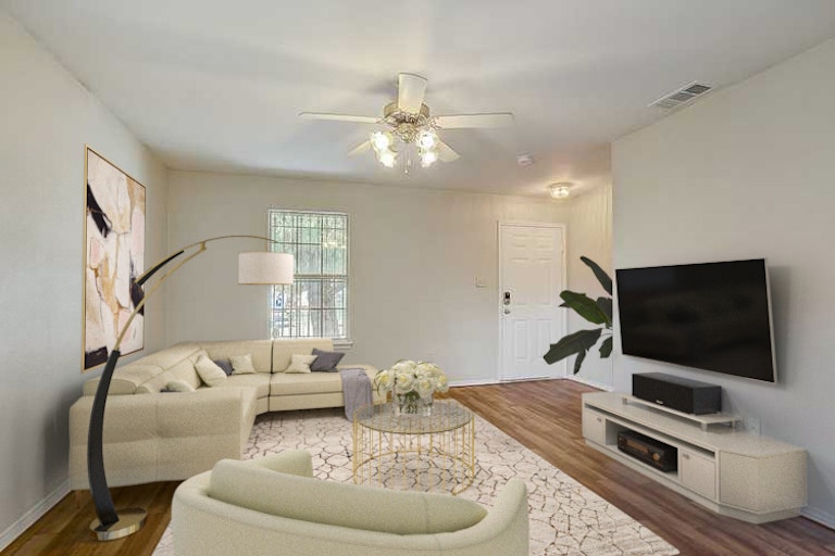 Photo 3 of 22 - 6814 Barrett Dr, Dallas, TX 75217
