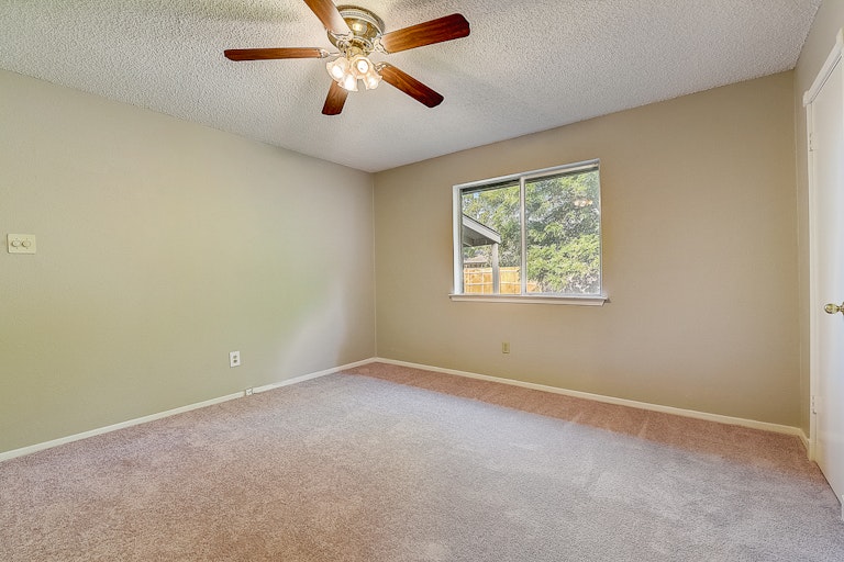 Photo 9 of 42 - 7517 Evergreen Dr, Watauga, TX 76148