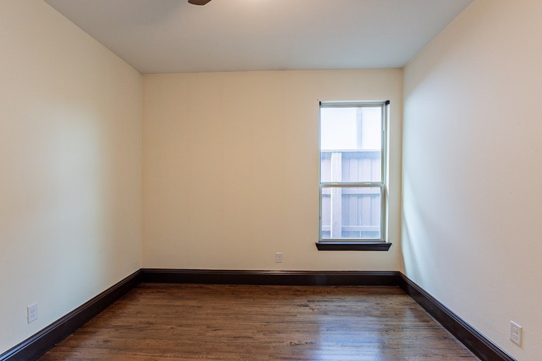 Photo 17 of 28 - 723 Brookstone Dr, Irving, TX 75039